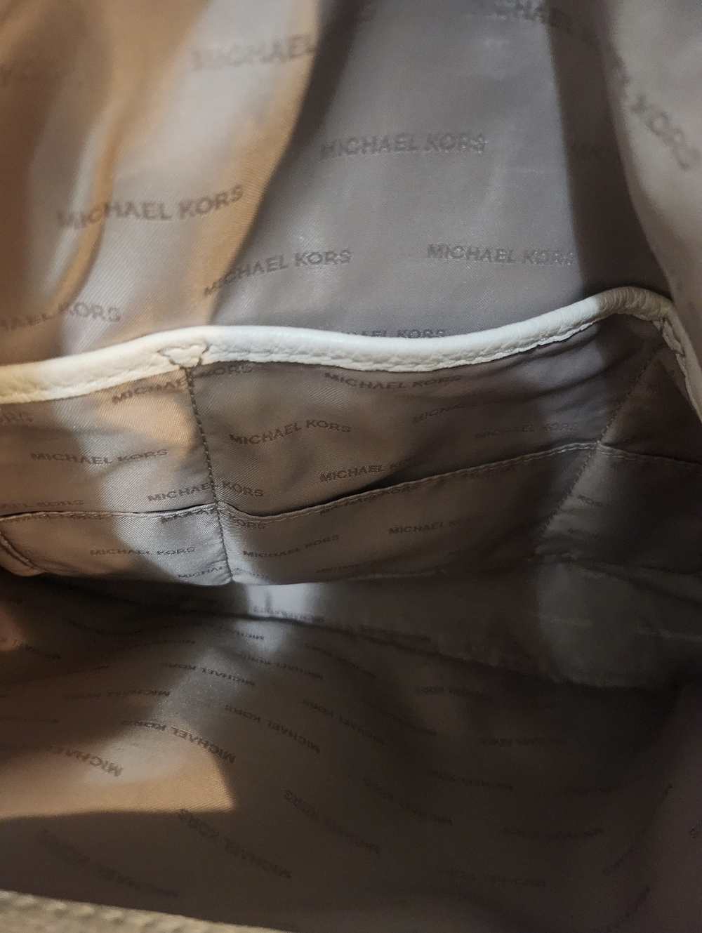 Michael Kors White Leather Shoulder Bag w Scarf/Dustbag EUC - Picture 4 of 16